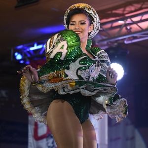 Meet your Posher, Alicia